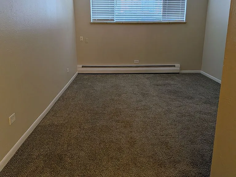95 N Clarkson St Carolyn Arms Apartments — Photo 21