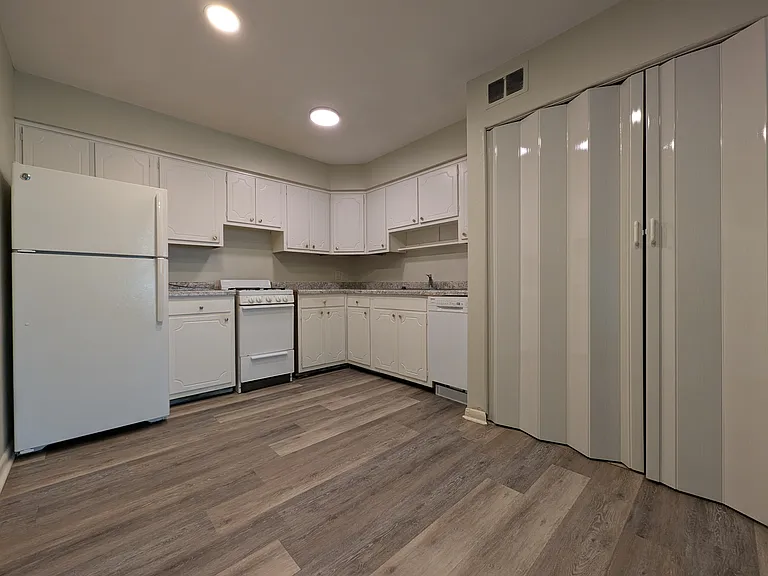 360 E Northwood Ave — Photo 5