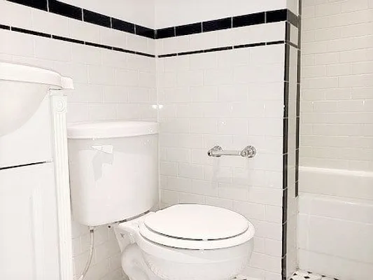 Rented by City Connections Realty | media 14