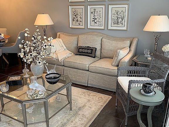 LIVING ROOM 1