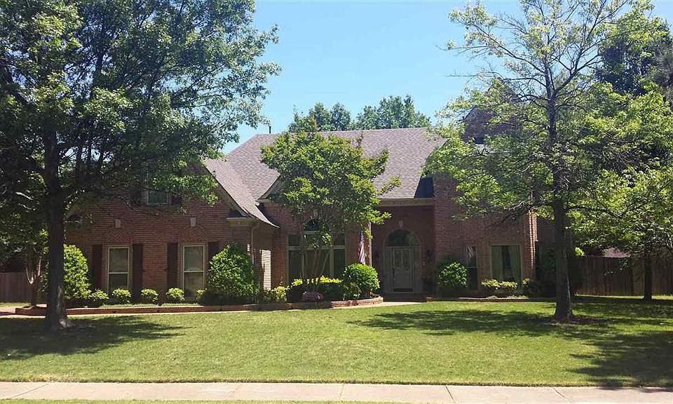 1st image of 682 Green Oaks Ln