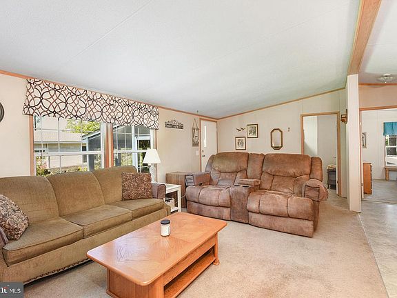 4th image of 37233 Carolina Dr
