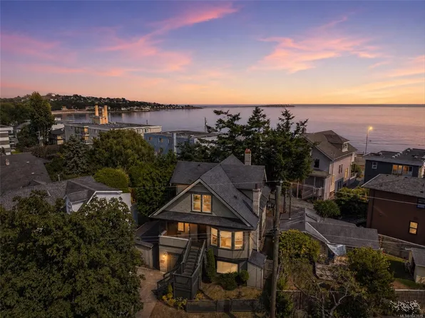 31 Bushby St, Victoria, BC V8S 1B3