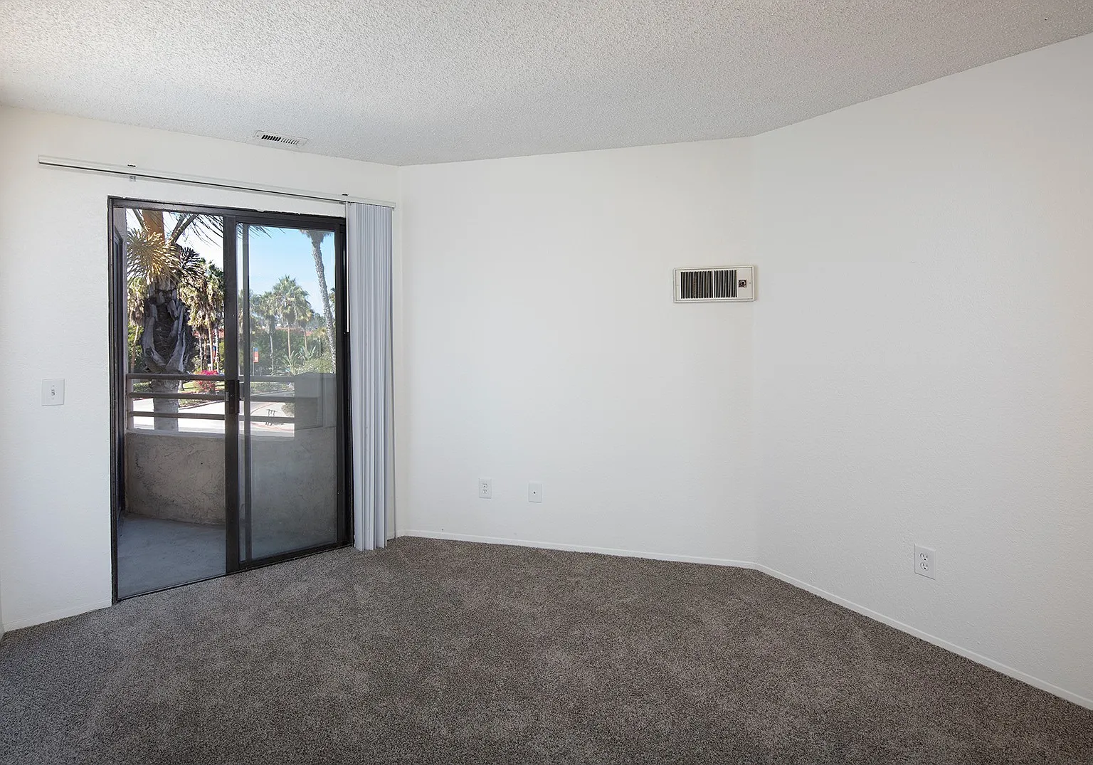 Villa Temecula Apartments — Photo 4