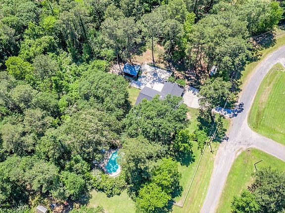 3rd image of 320 Stone Oak Ave