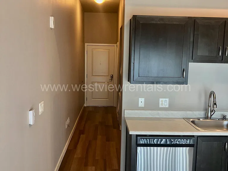 203 E Laurel St — Photo 267