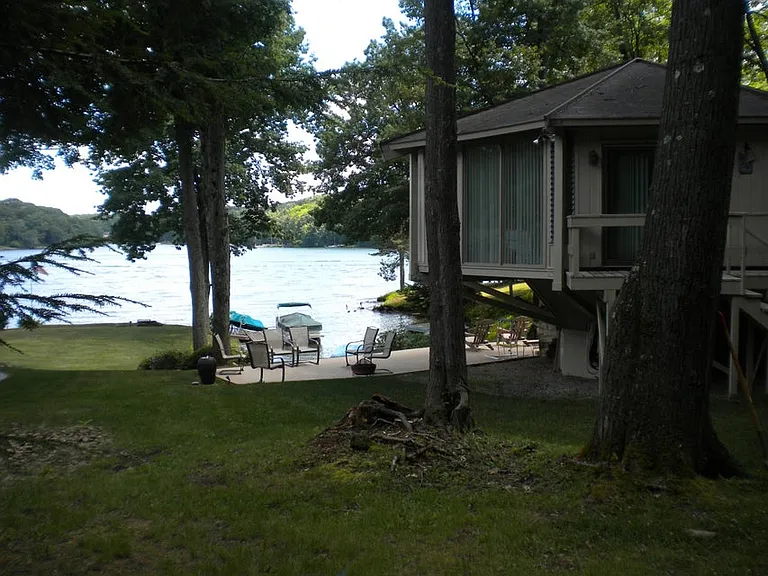 12609 Treasure Lake Rd — Photo 2