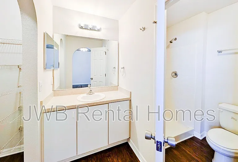 8227 Oak Crossing Dr W — Photo 10