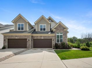 3017 N Spurway Dr, Ann Arbor, MI 48105