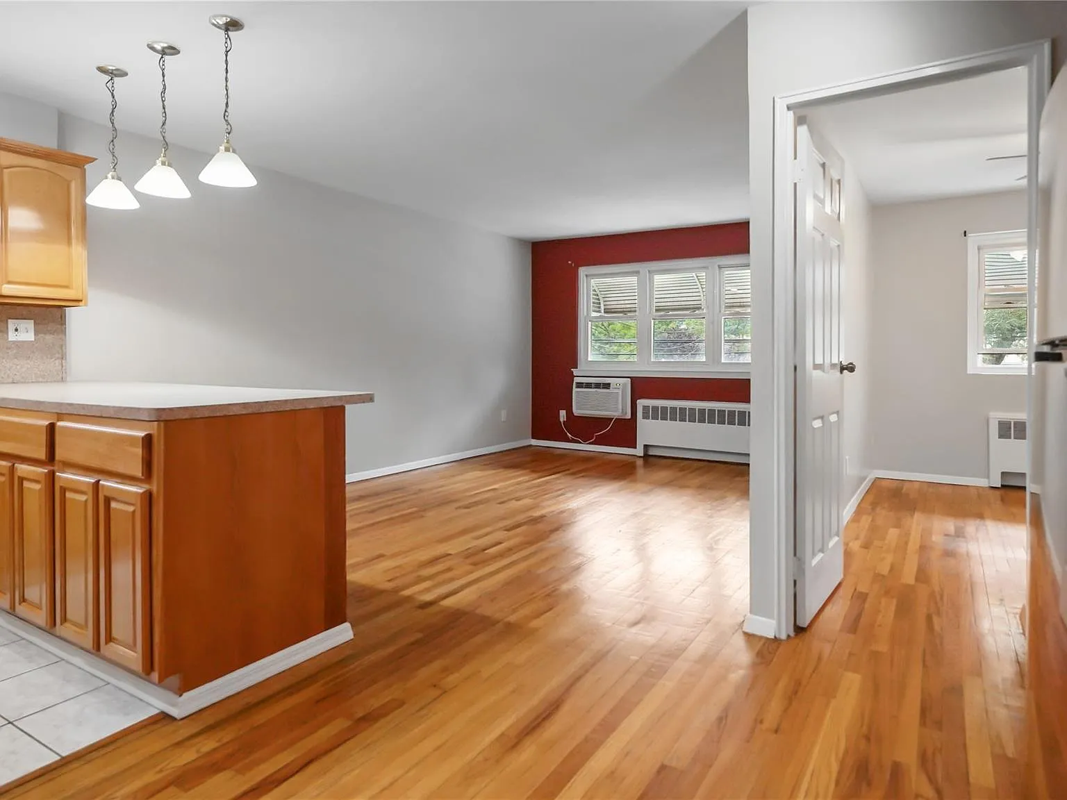 3 bed, 1.0 bath, 950 sqft, $3,200 — Photo 4
