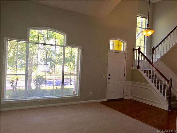 2nd image of 12119 Moonshadow Ln