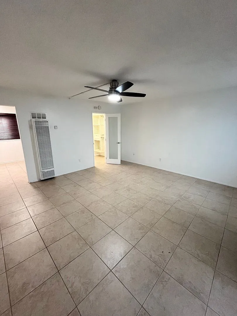 Upstairs Lovely Crown Point Studio - Near Mission Bay - Only $1,995/mo! — Photo 3