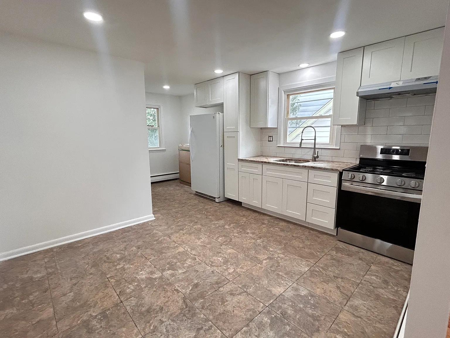 2 bed, 1000 sqft, $2,450 — Photo 4