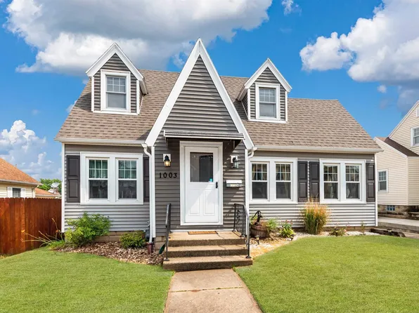 1003 Mary St, Pekin, IL 61554