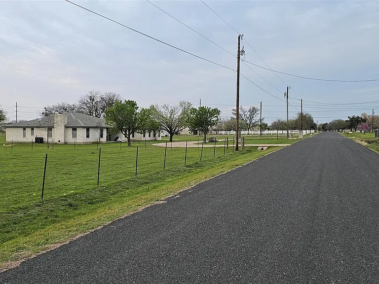 16 Brenda Ln — Photo 6