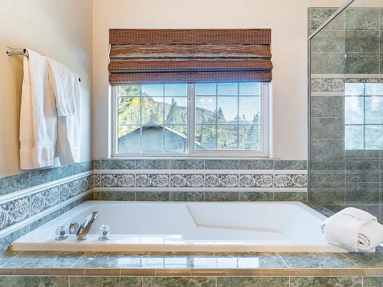 2239 Blitzen Rd — Photo 23