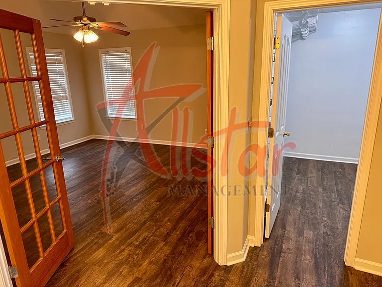 1324 Biloxi St — Photo 10
