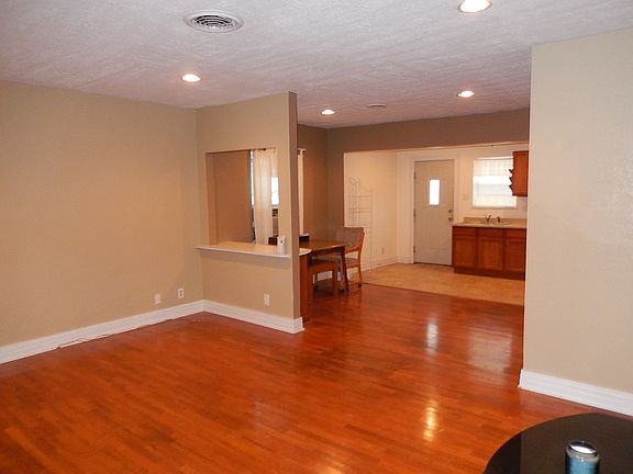 4th image of 1224 N Russell St