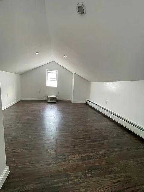 2 bed, 1.0 bath, 698 sqft, $2,700 — Photo 3
