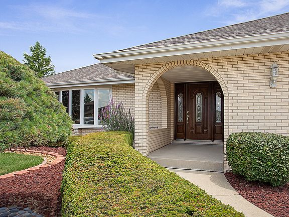 4th image of 12817 Surrey Ct