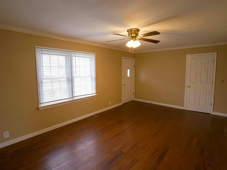 304 E Mason St — Photo 3