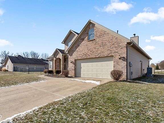 5th image of 7972 Meadow Bend Cir