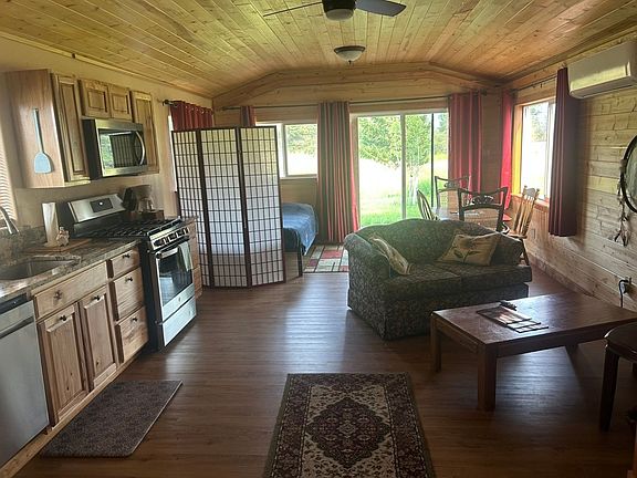 3rd image of 218B Pheasant Rd