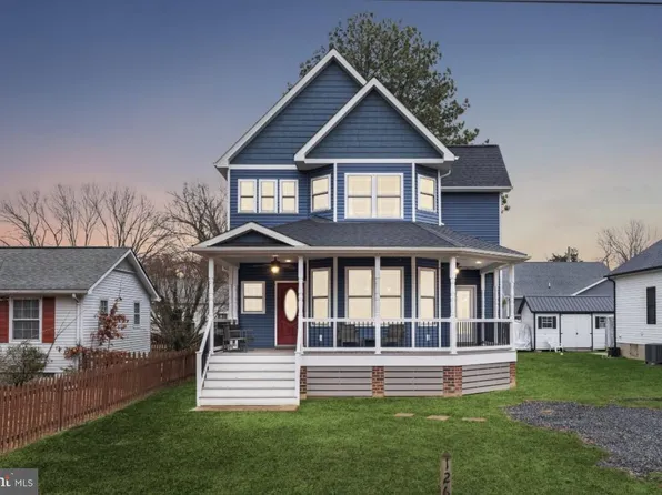 126 4th St, Colonial Beach, VA 22443