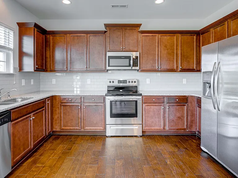 1171 Kerr St — Photo 4