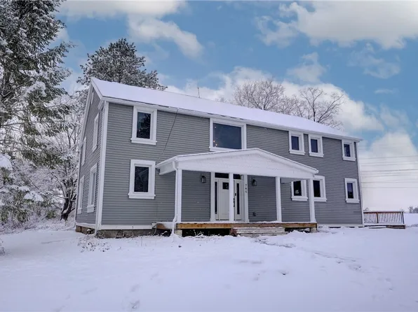 765 Weigert Rd, Farmington, NY 14425