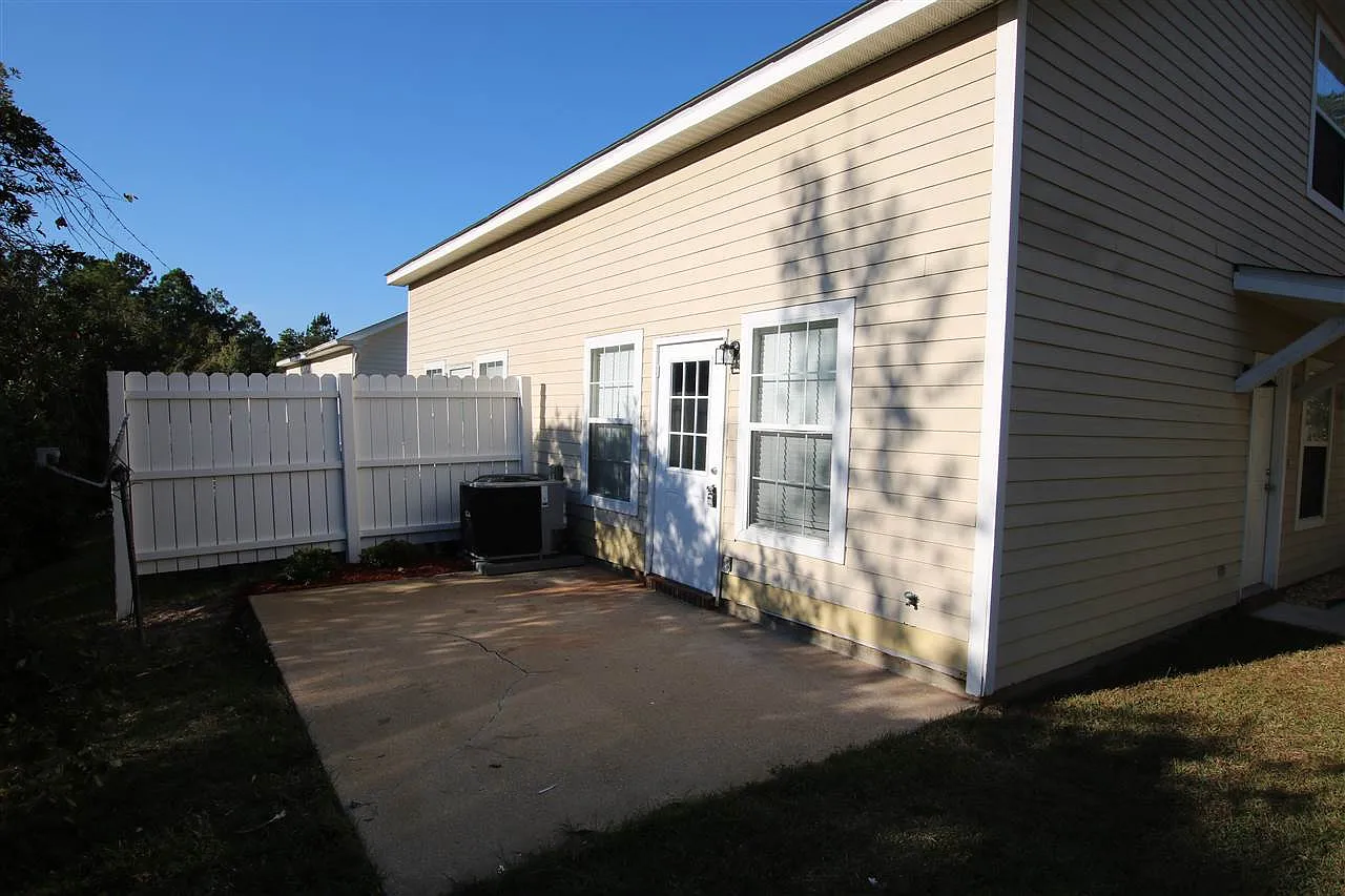 3 bed, 2.5 bath, 1284 sqft, $1,800 — Photo 4