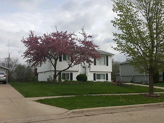 3rd image of 2023 Tamarack Dr
