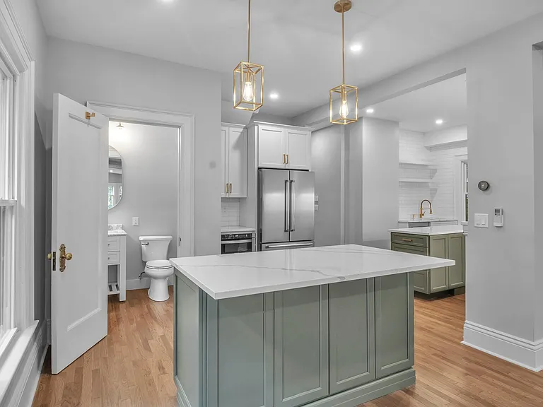 100 Richmond Ave #UPPER — Photo 19