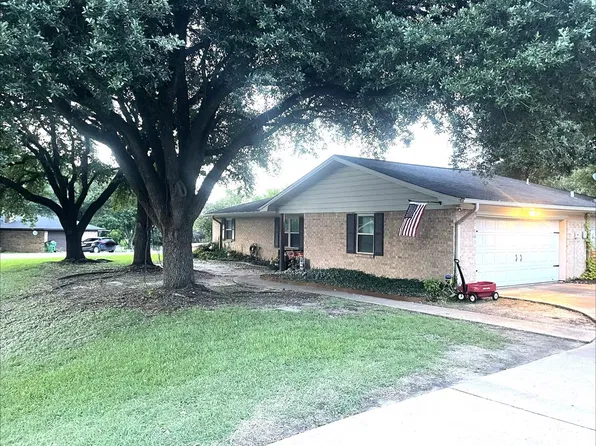 206 Heath Ave, Madisonville, TX 77864