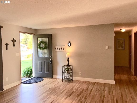 2nd image of 802 SE 104th Ave