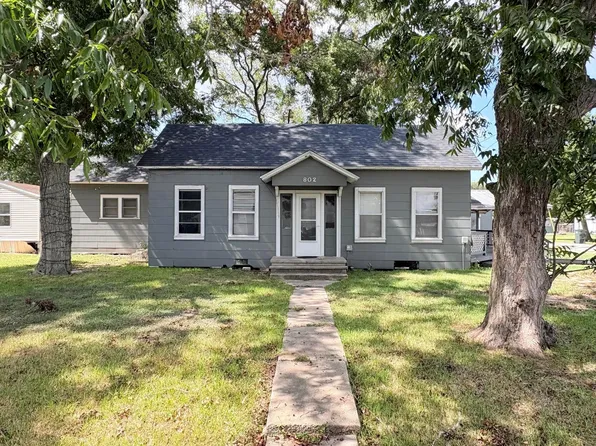 802 2nd St, Louise, TX 77455