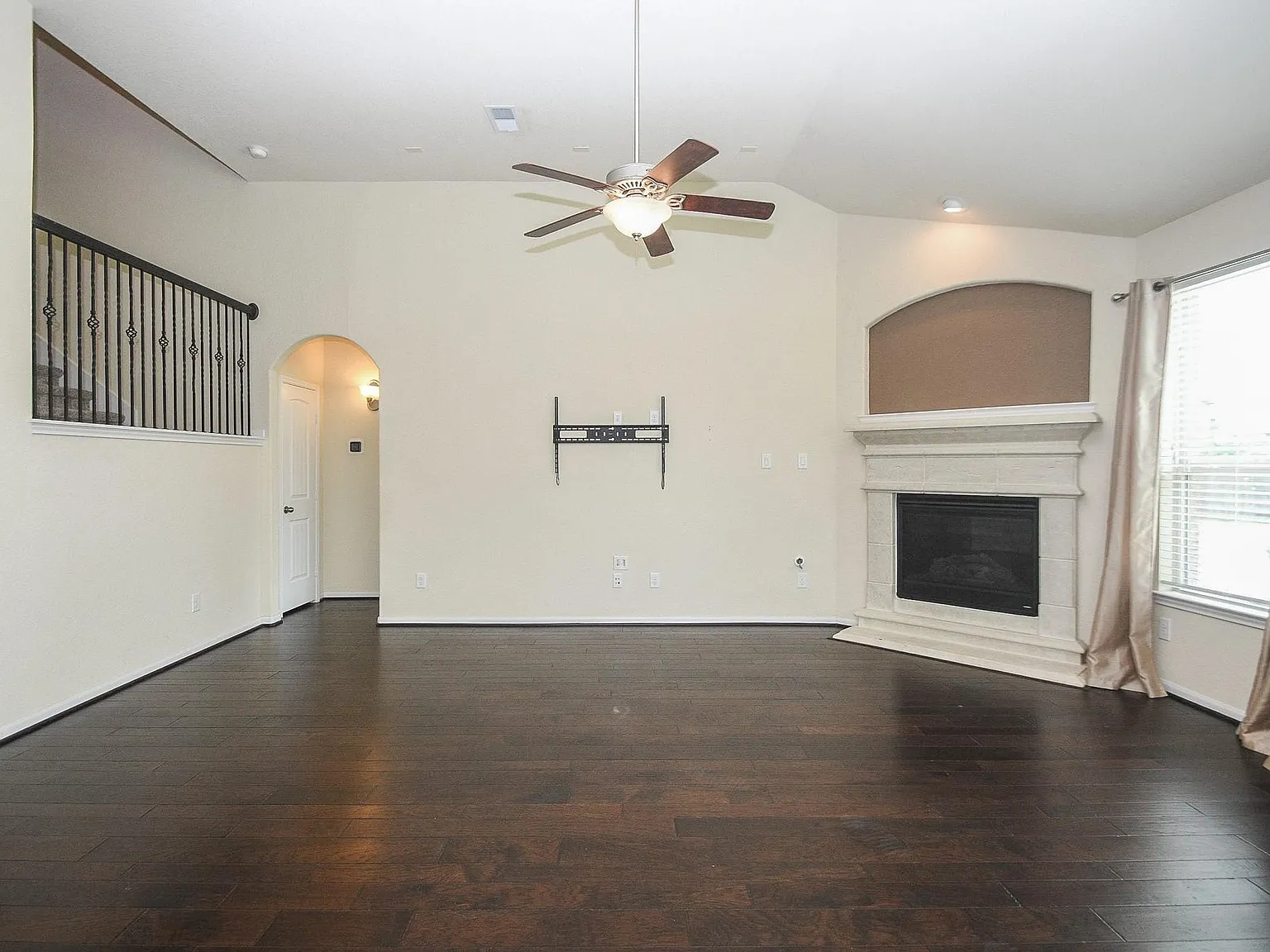 4 bed, 3.5 bath, 2652 sqft, $2,999 — Photo 4
