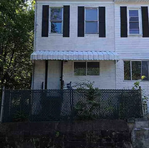 10 Courtright St — Photo 1