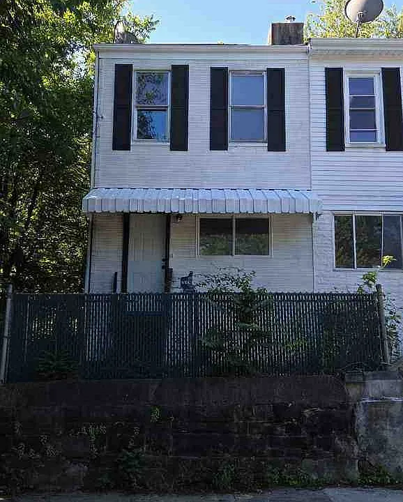 10 Courtright St