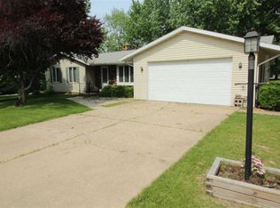 101 Santa Maria Ct, Pekin, IL