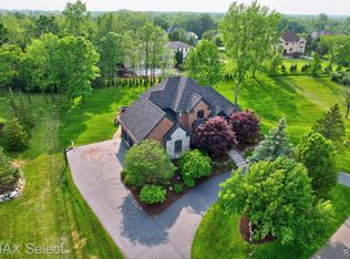 8320 Misty Mdws, Grand Blanc, MI 48439