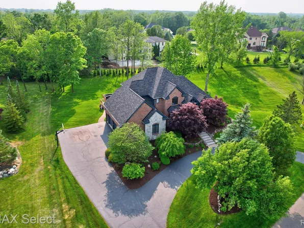8320 Misty Mdws, Grand Blanc, MI 48439