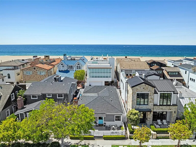2049 E Ocean Blvd — Photo 2