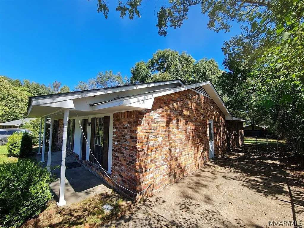 3 bed, 2.0 bath, 1518 sqft, $1,250 — Photo 3