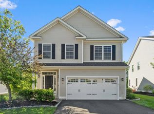 51 Lexington Gdns #51, North Haven, CT 06473