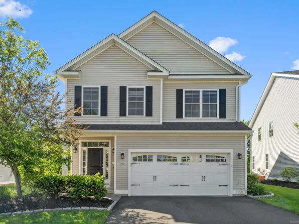 51 Lexington Gardens #51, North Haven, CT 06473