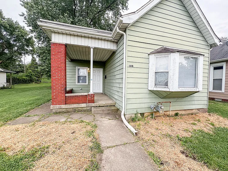 1618 E Main St — Photo 16