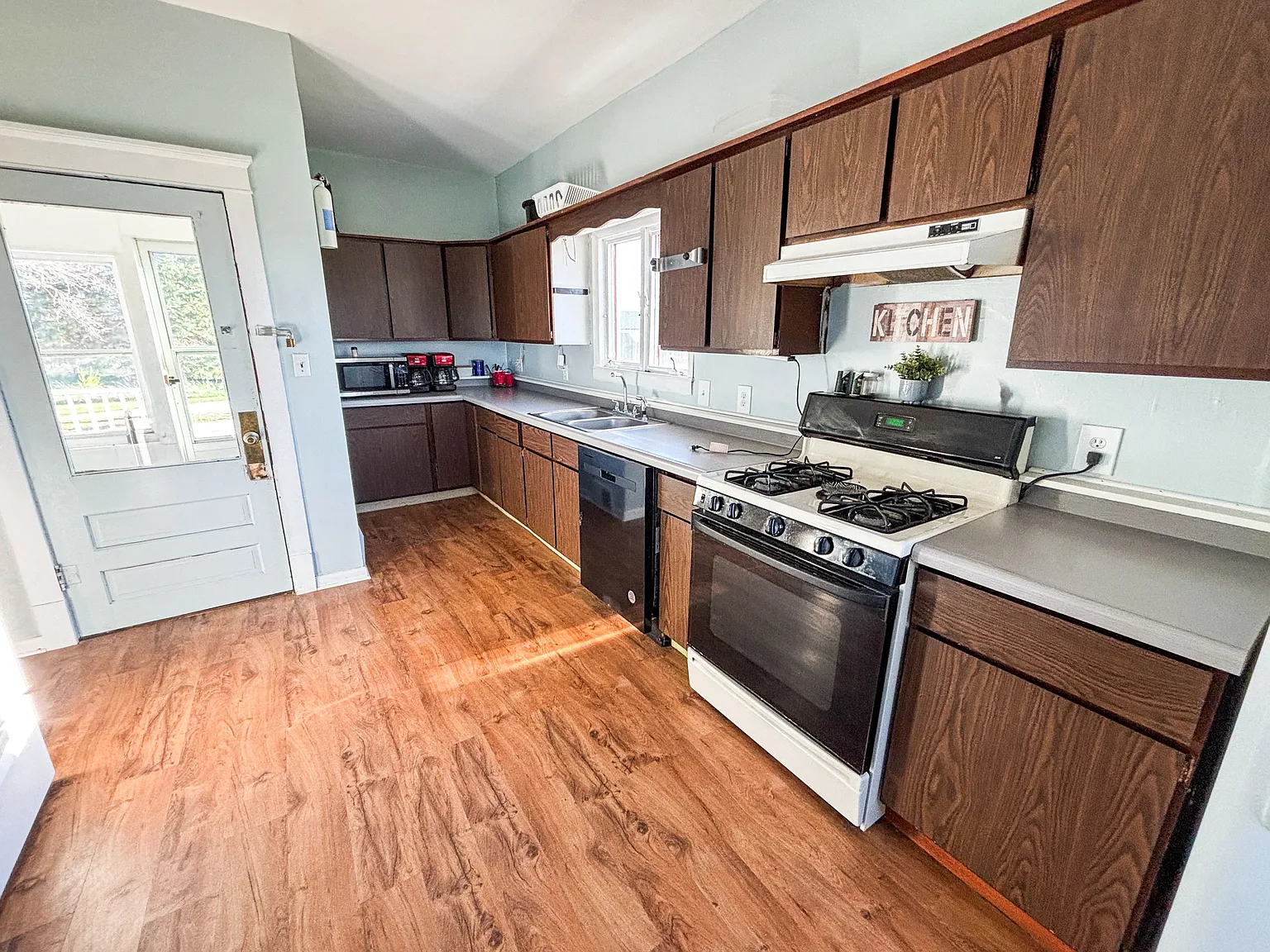 5 bed, 2850 sqft, $3,000 — Photo 3