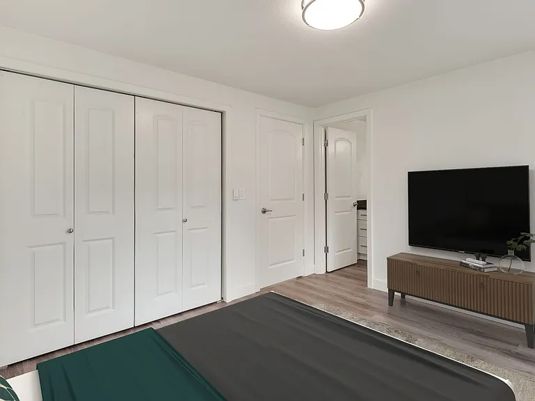 Maple Leaf Residences — Photo 34