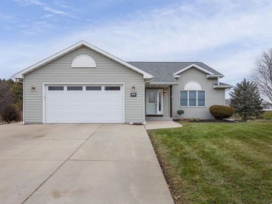 1348 Windsor Circle, Watertown, WI 53098